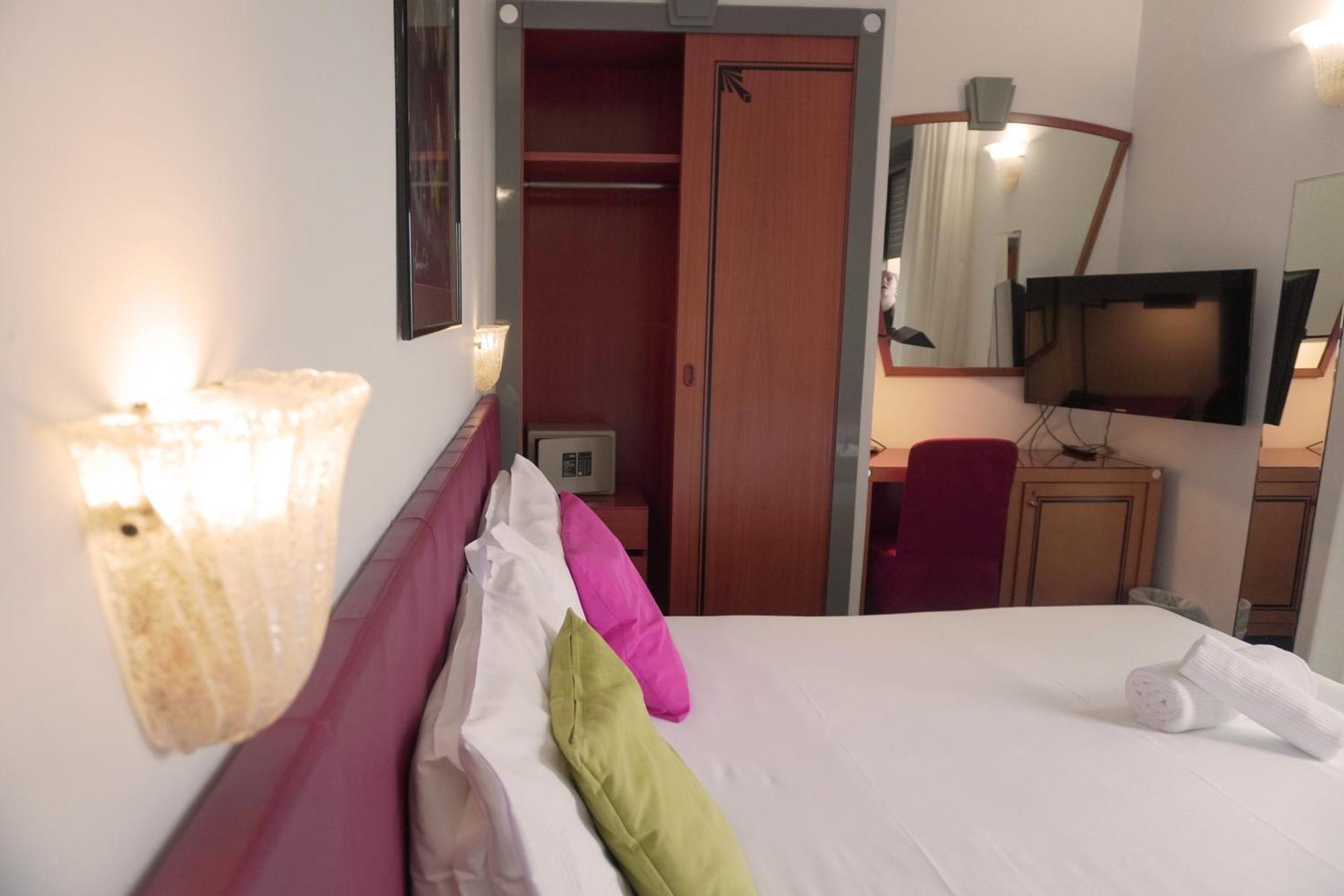Hotel Nettunia Римини Номер фото