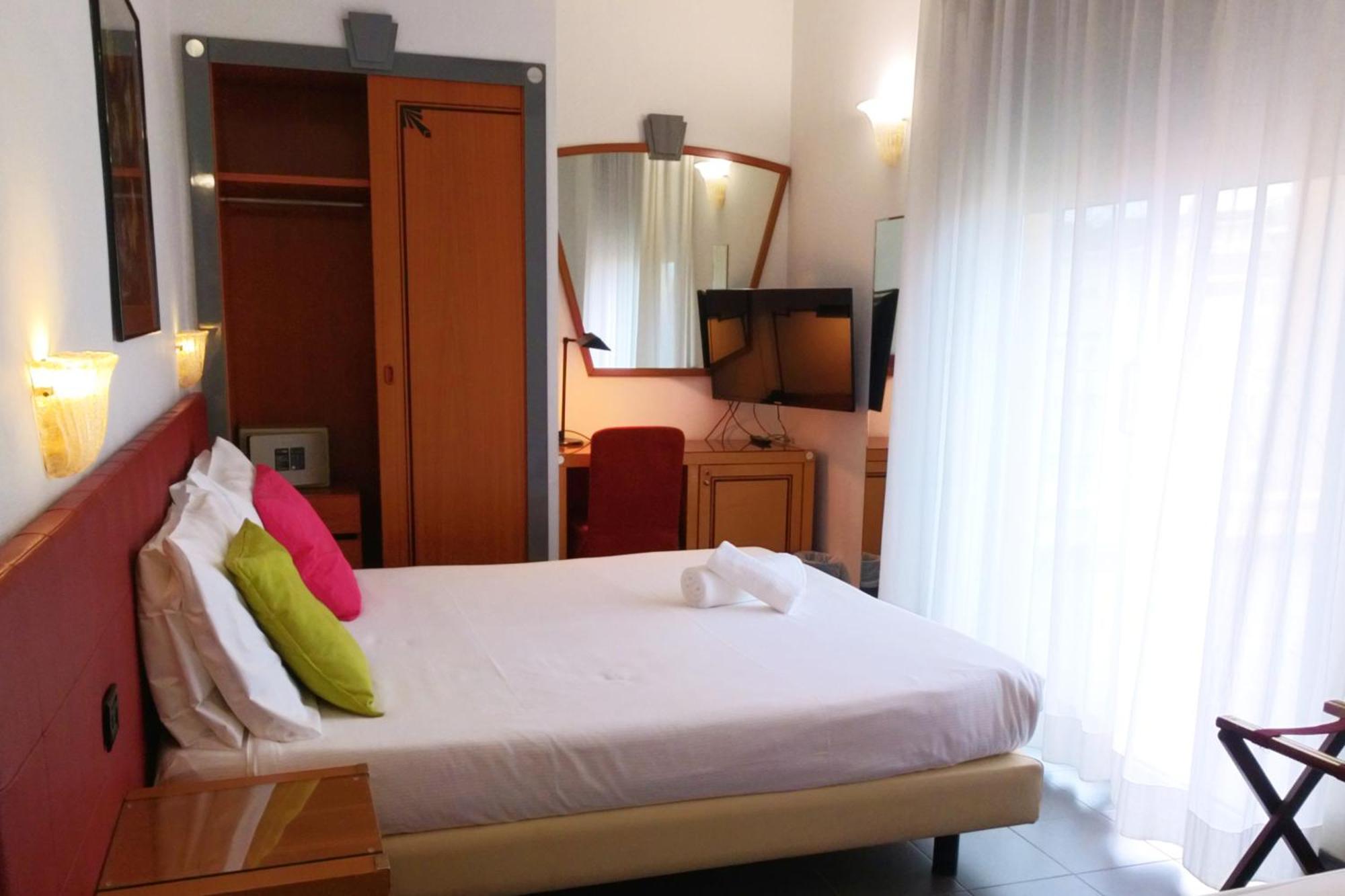 Hotel Nettunia Римини Номер фото