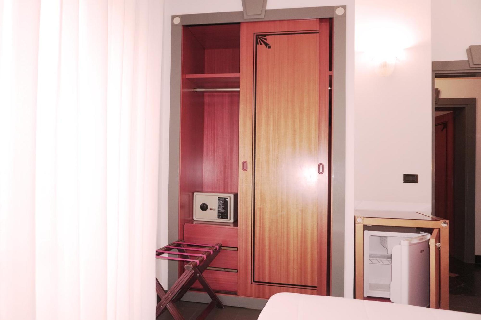 Hotel Nettunia Римини Номер фото