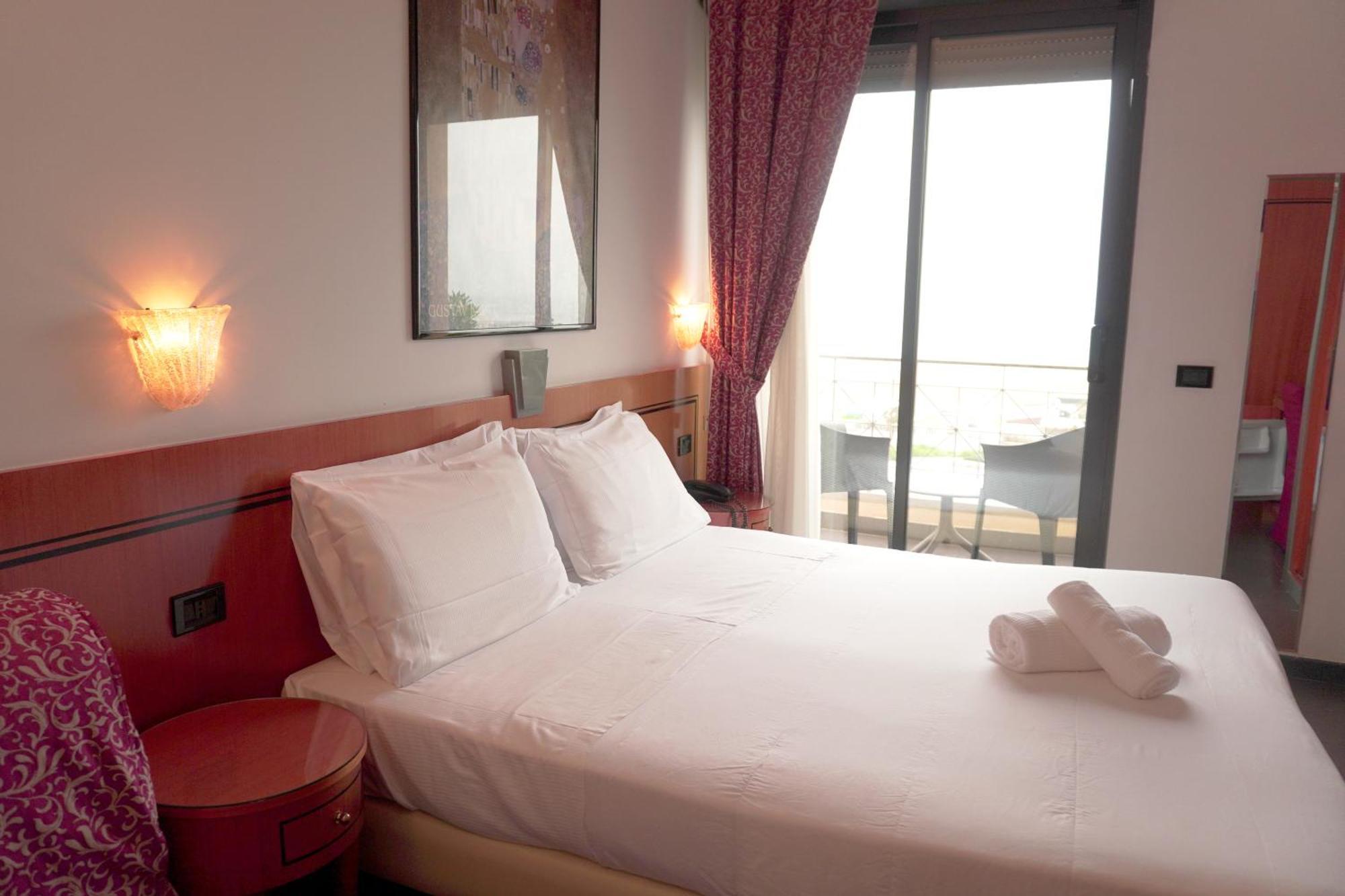 Hotel Nettunia Римини Номер фото