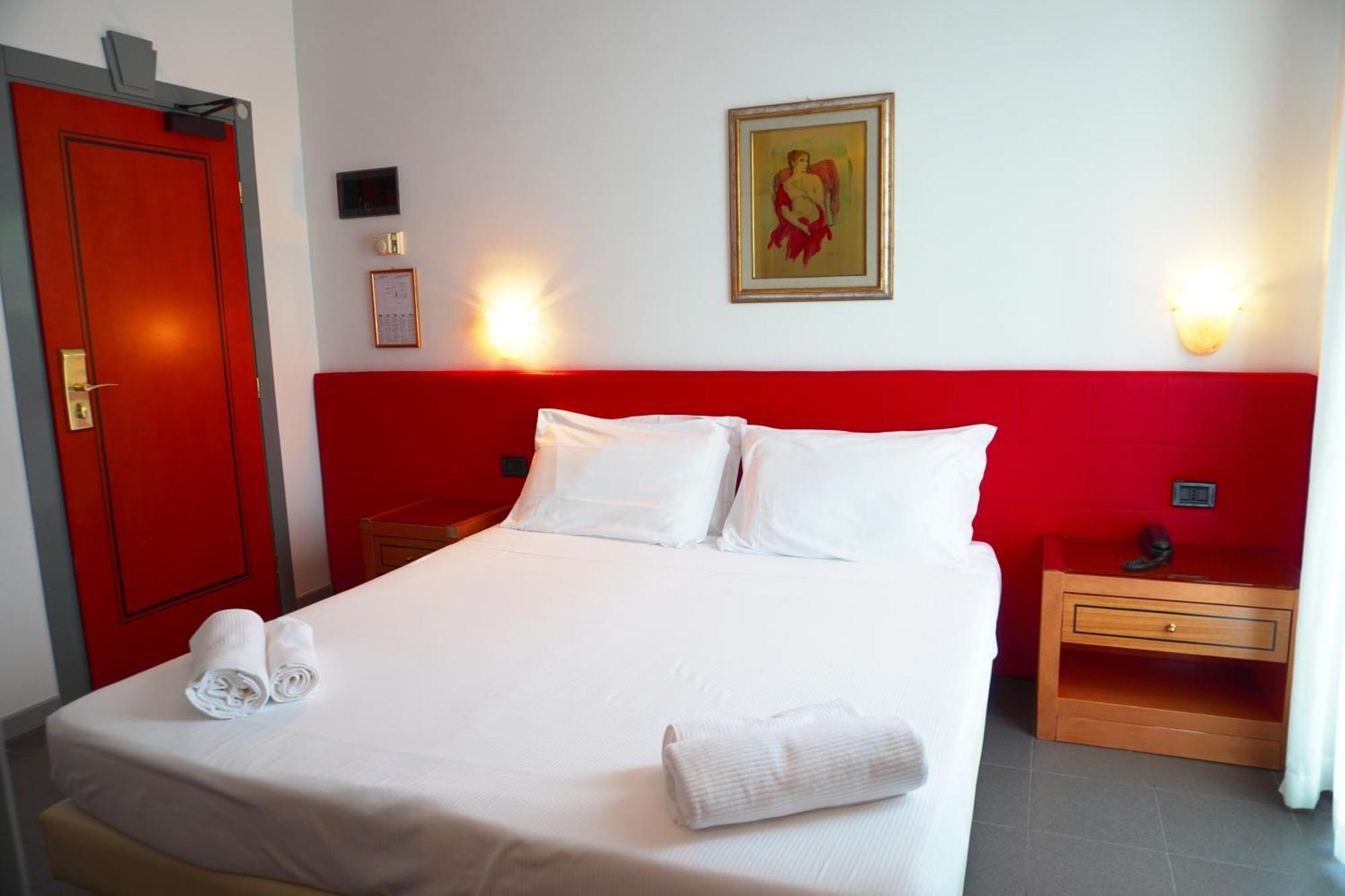 Hotel Nettunia Римини Номер фото
