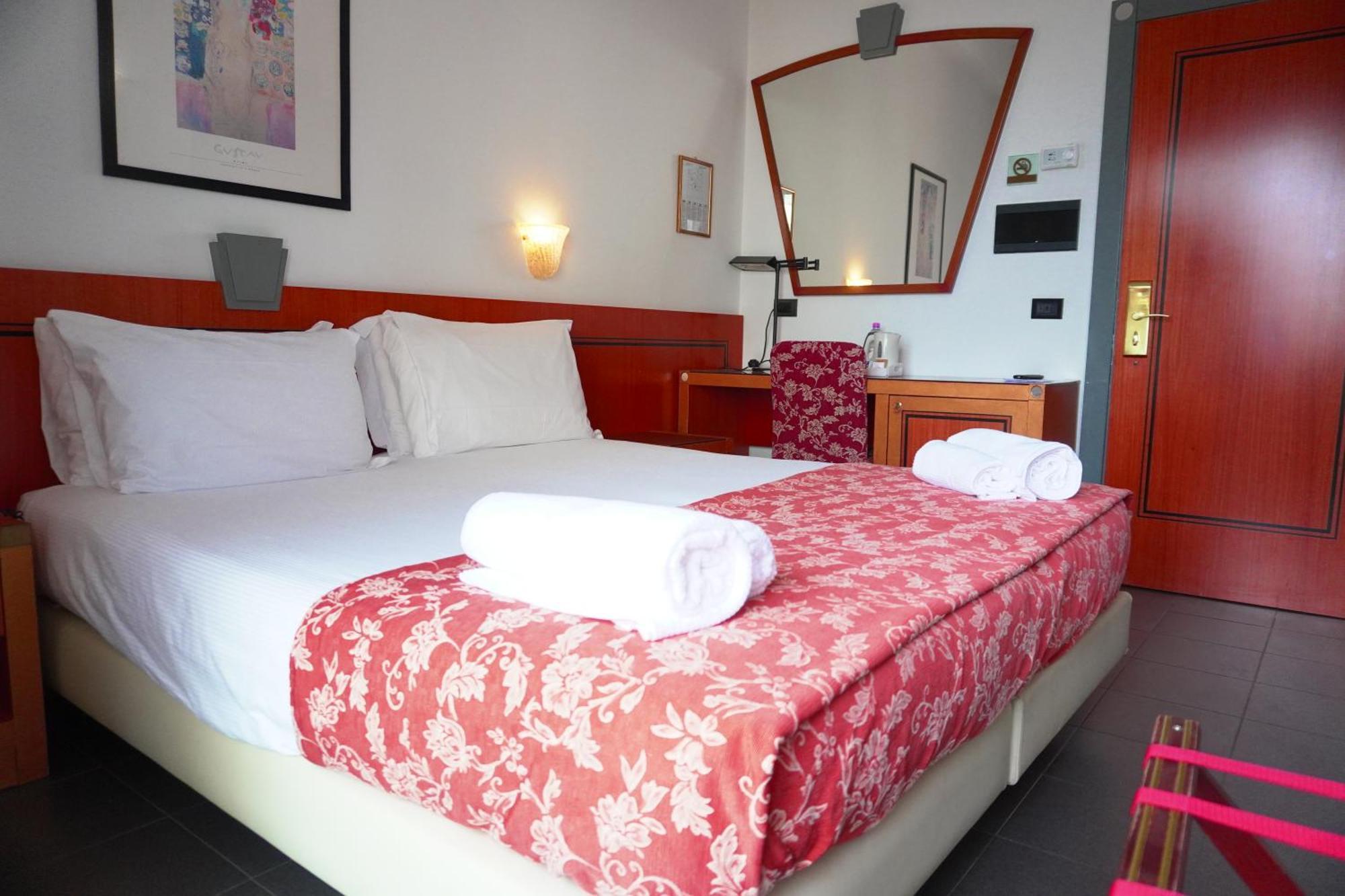 Hotel Nettunia Римини Номер фото