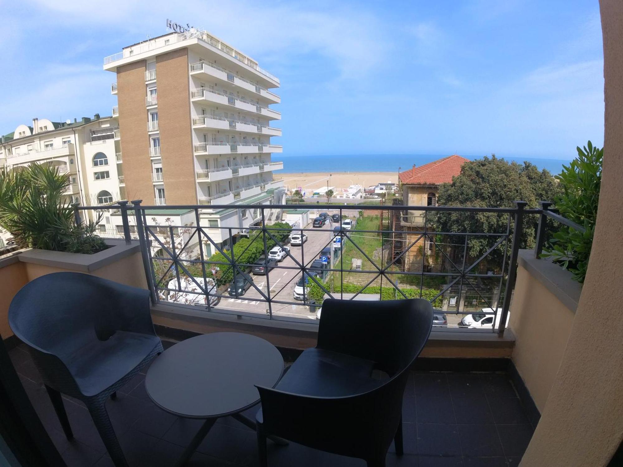 Hotel Nettunia Римини Номер фото