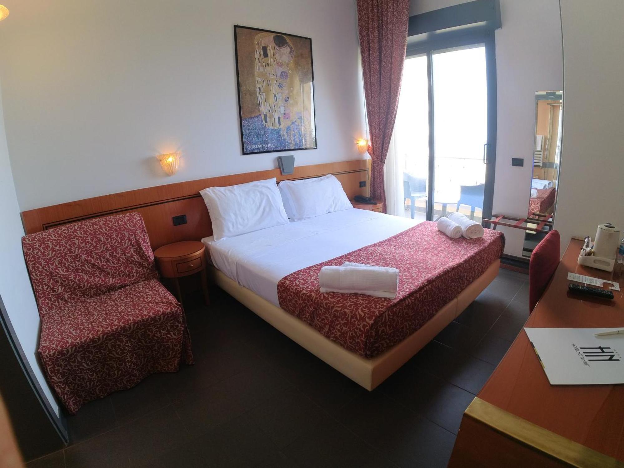 Hotel Nettunia Римини Номер фото