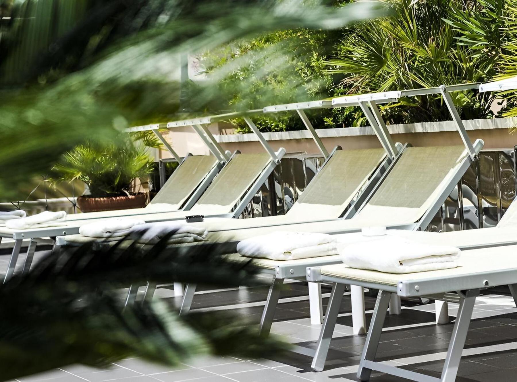 Hotel Nettunia Римини Экстерьер фото