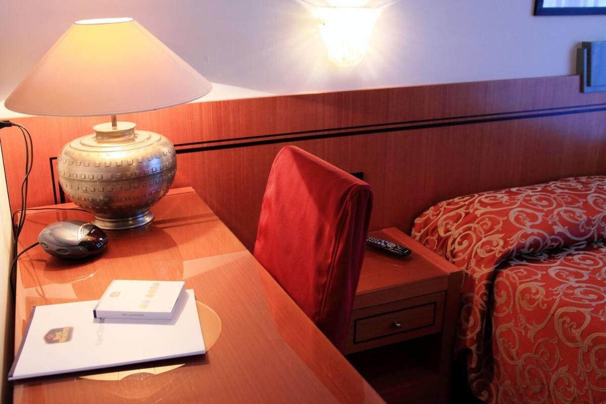 Hotel Nettunia Римини Номер фото