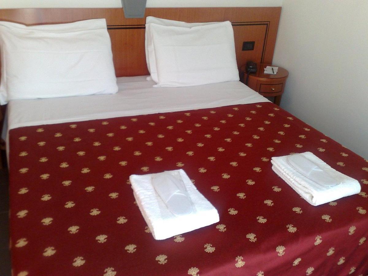 Hotel Nettunia Римини Номер фото