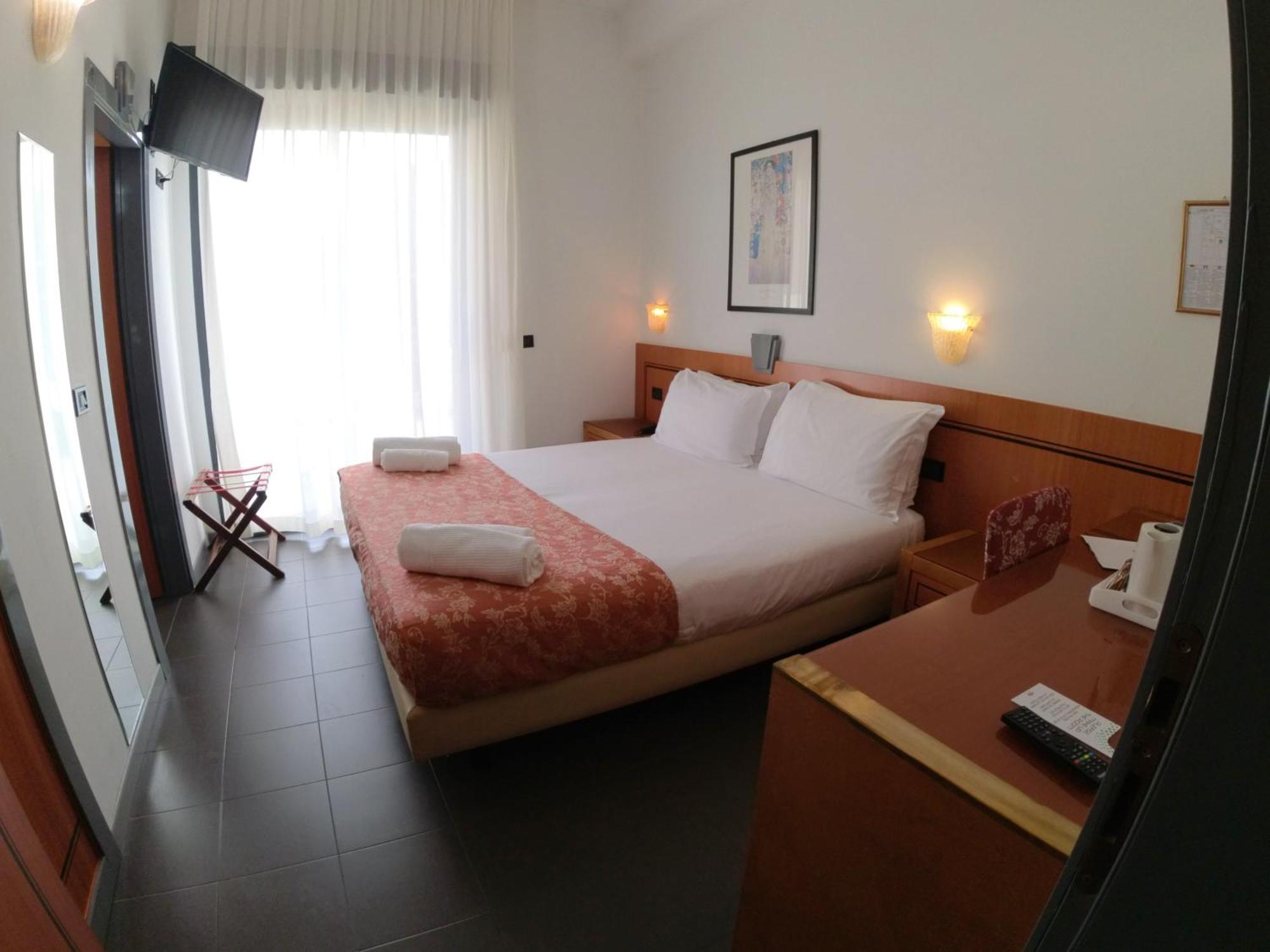 Hotel Nettunia Римини Номер фото